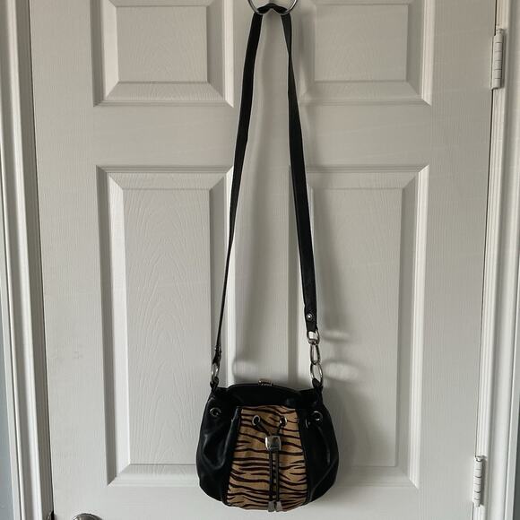 B. MAKOWSKY Leather Bucket Bag Animal Print Tiger Shoulder Handbag Black - Picture 2 of 4